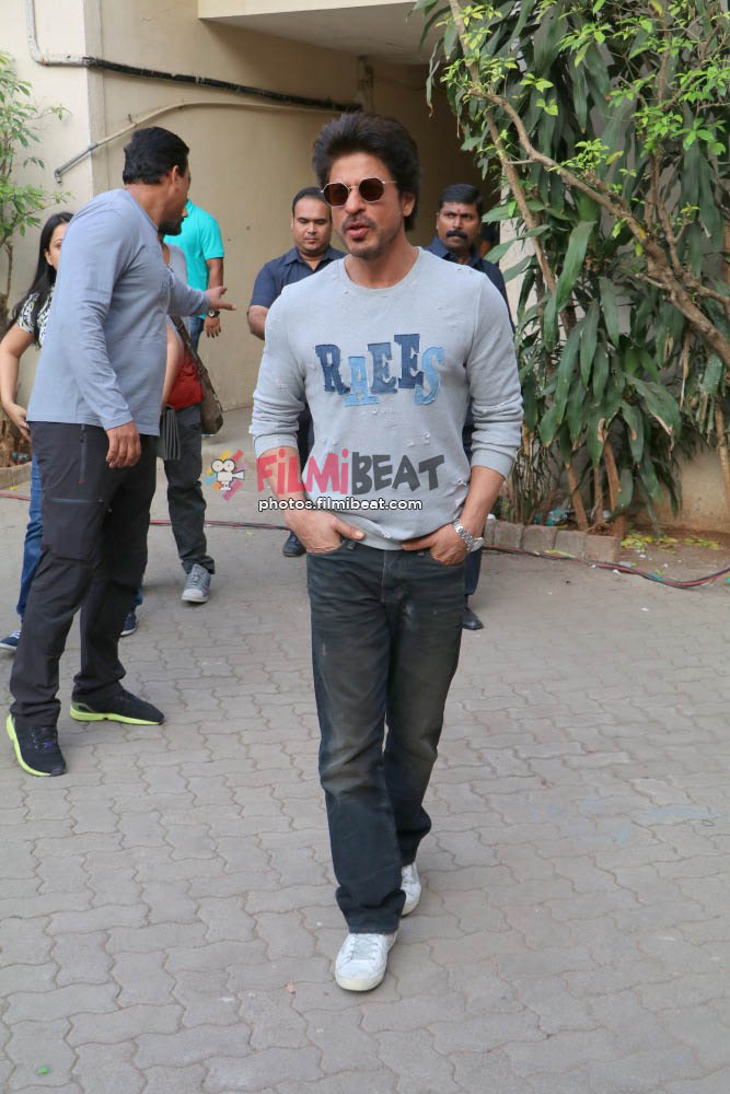 Shahrukh Khan Promote Raees Movie At Mehboob Studio