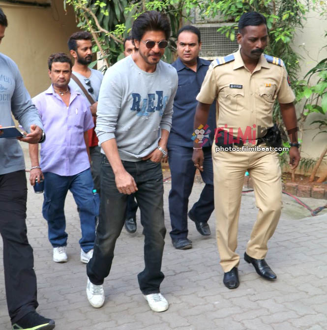 Shahrukh Khan Promote Raees Movie At Mehboob Studio