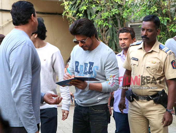 Shahrukh Khan Promote Raees Movie At Mehboob Studio