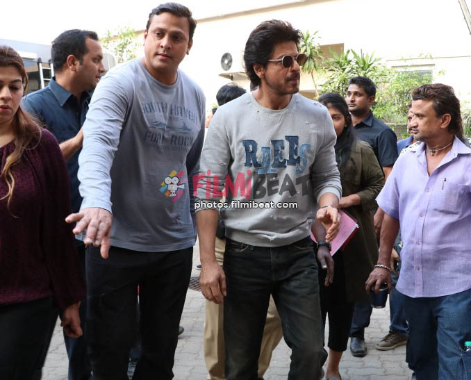 Shahrukh Khan Promote Raees Movie At Mehboob Studio