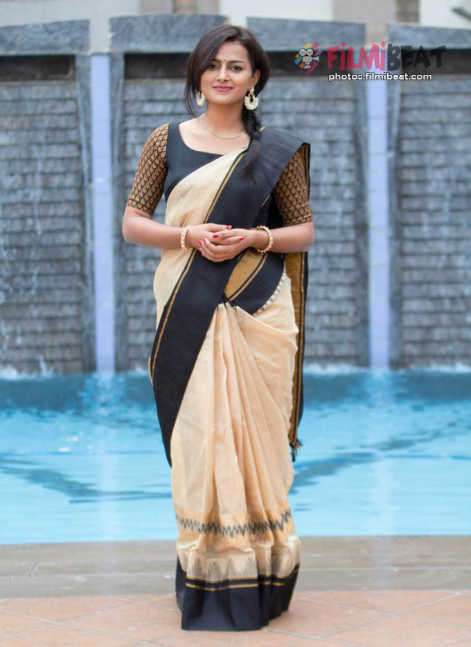 Shraddha Srinath Exclusive Photoshoot For Sankranti 2017
