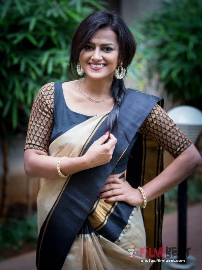 Shraddha Srinath Exclusive Photoshoot For Sankranti 2017