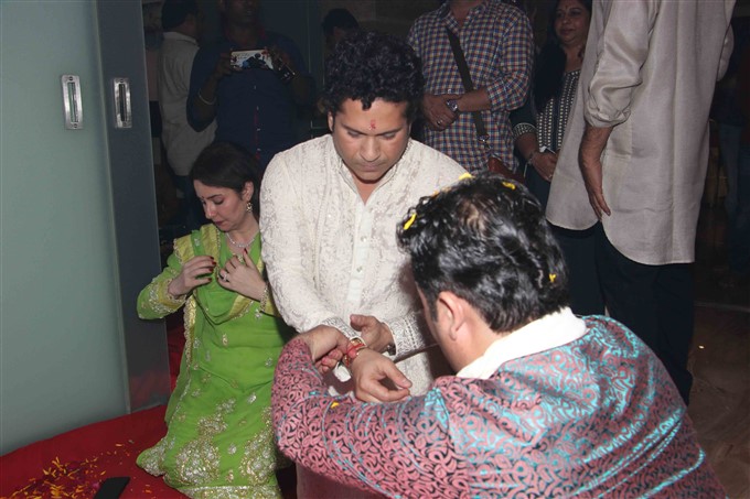 Sachin Tendulkar & Jeetendra Attend Jagarata At Anu Malik's House