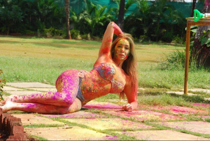 Indian Hot Actress Holi