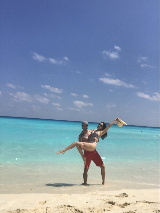 Sunny Leone Enjoys Her Beach Holiday With Her Husband