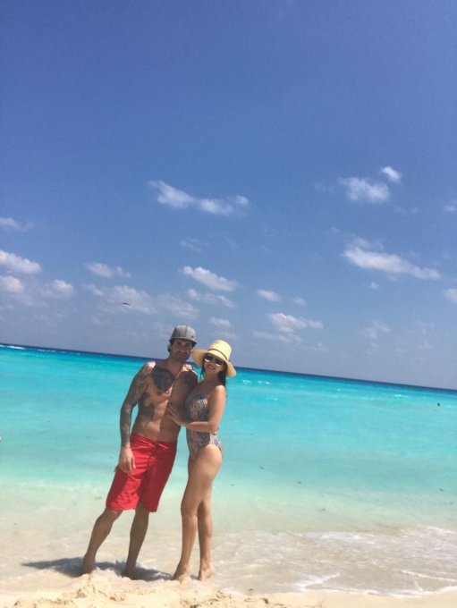 Sunny Leone Enjoys Her Beach Holiday With Her Husband