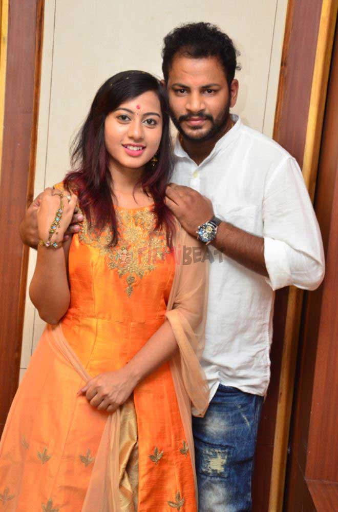 Ammayi Premalo Padithe