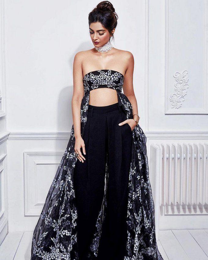 Sonam Kapoor Hot Pics