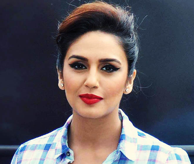 Huma Qureshi Heroine Of Rajinikanth's Kaala Movie
