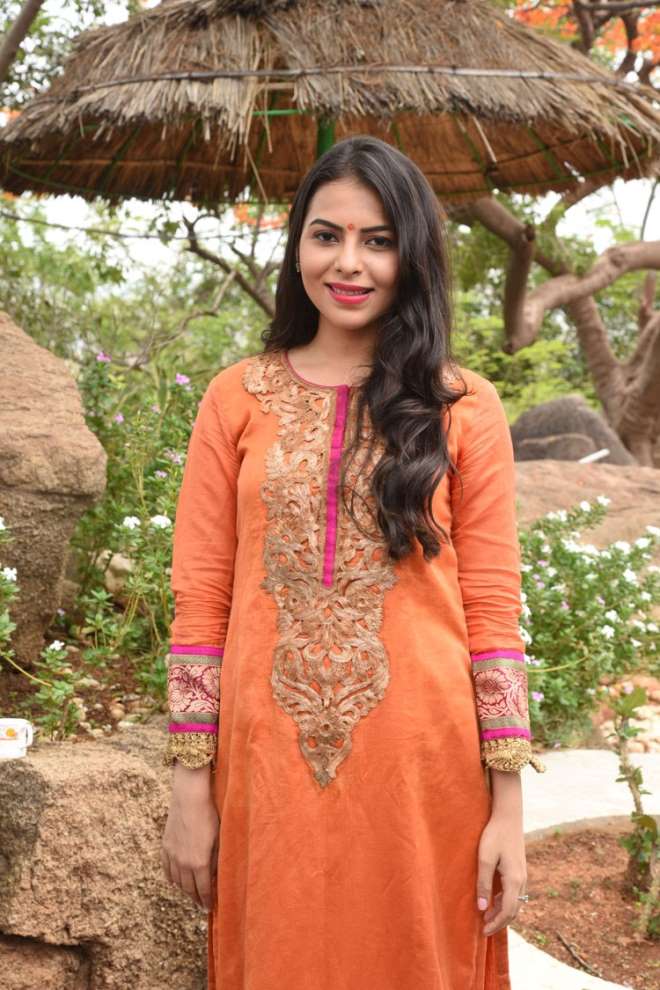 Farah Photos: Find Latest HD Images, Pictures, Stills & Pics - Filmibeat