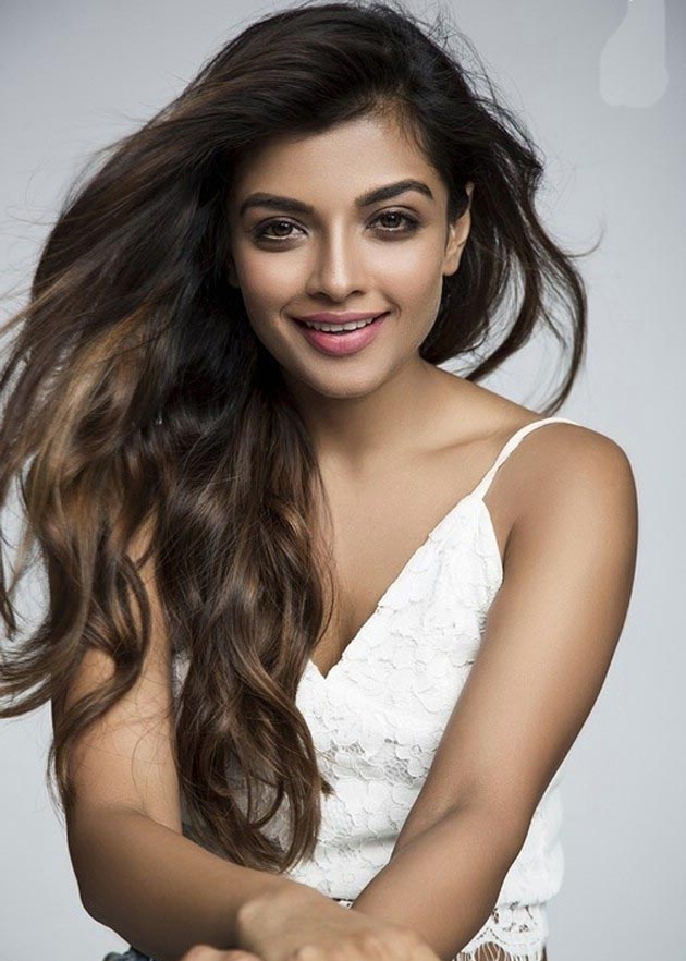 Ashna Zaveri Latest 2017 Photoshoot