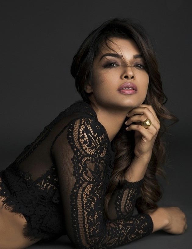 Ashna Zaveri Latest 2017 Photoshoot