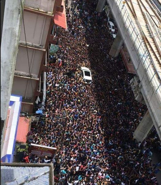 Fans Goes Crazy For Sunny Leone In Kerala