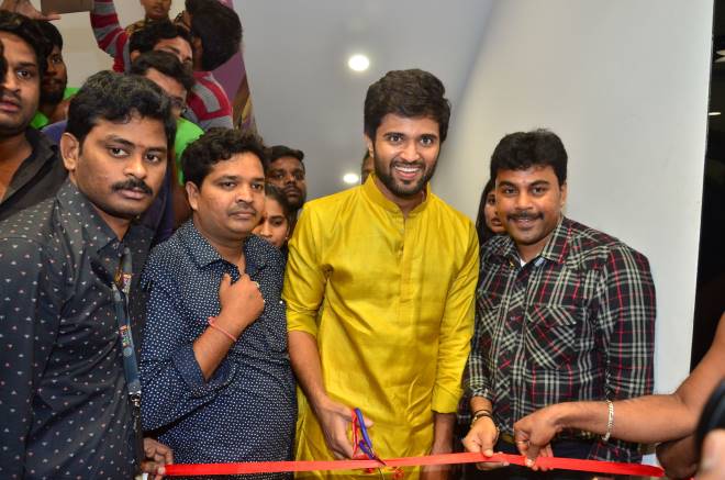 Rana Daggubati ,Vijaya Devarakonda,Anu Emmanuel Launches KLM Shopping Mall