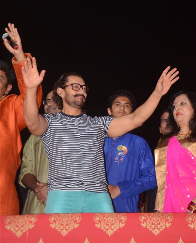 Aamir Khan Attends Navratri Pooja In Vadodra