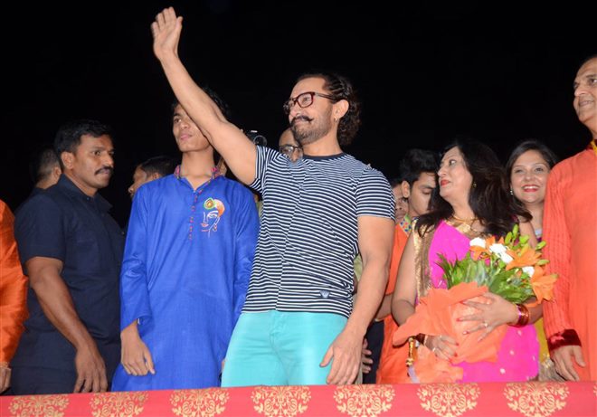 Aamir Khan Attends Navratri Pooja In Vadodra