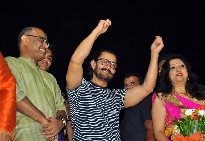 Aamir Khan Attends Navratri Pooja In Vadodra