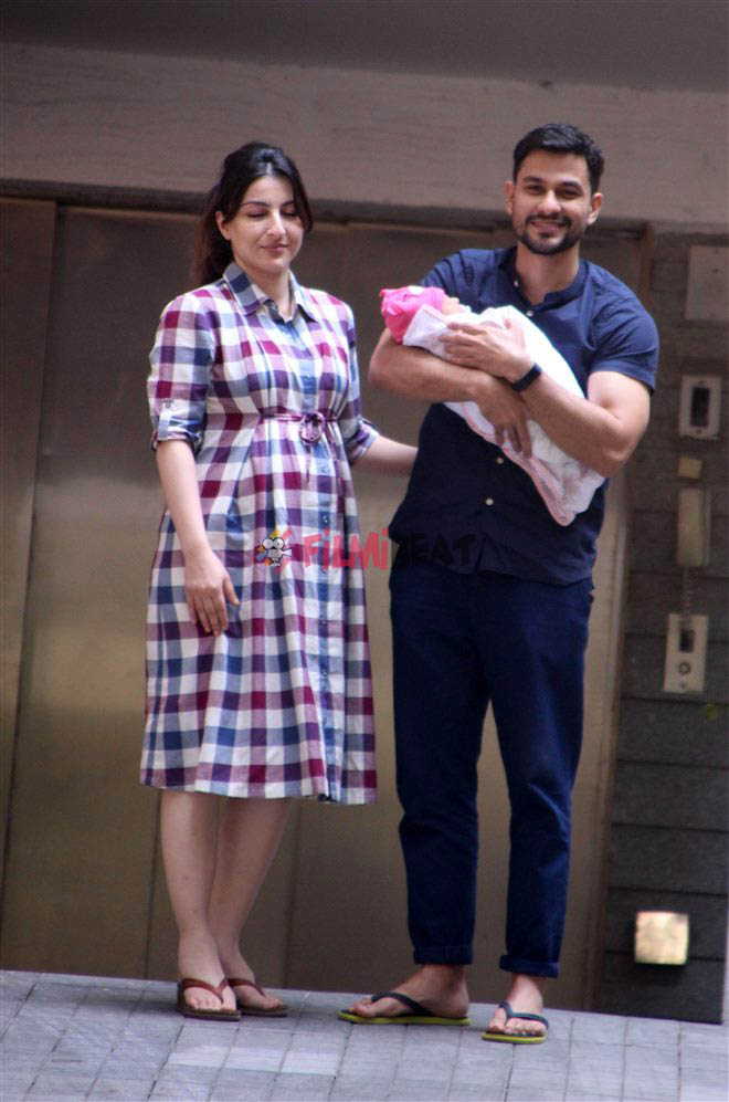 Soha Ali Khan, Kunal Kemmu Bring Baby Inaaya Khemu Home