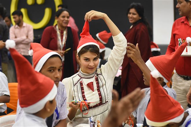Jacqueline Fernandez Celebrates Christmas 2017 With  RPG Foundation Kids