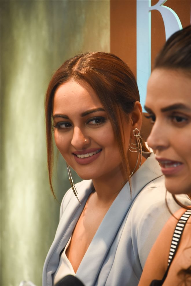 Sonakshi Sinha, Neha Dhupia & Manish Malhotra At Colours Infinity Bff's With Vogue