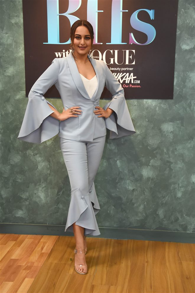 Sonakshi Sinha, Neha Dhupia & Manish Malhotra At Colours Infinity Bff's With Vogue