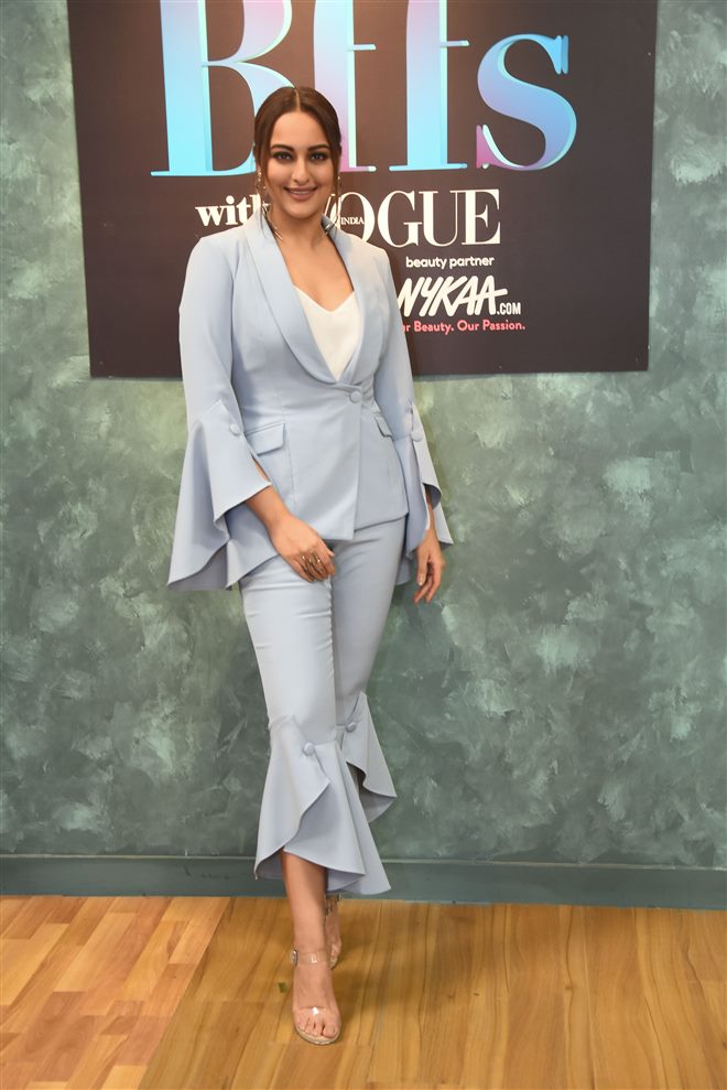 Sonakshi Sinha, Neha Dhupia & Manish Malhotra At Colours Infinity Bff's With Vogue