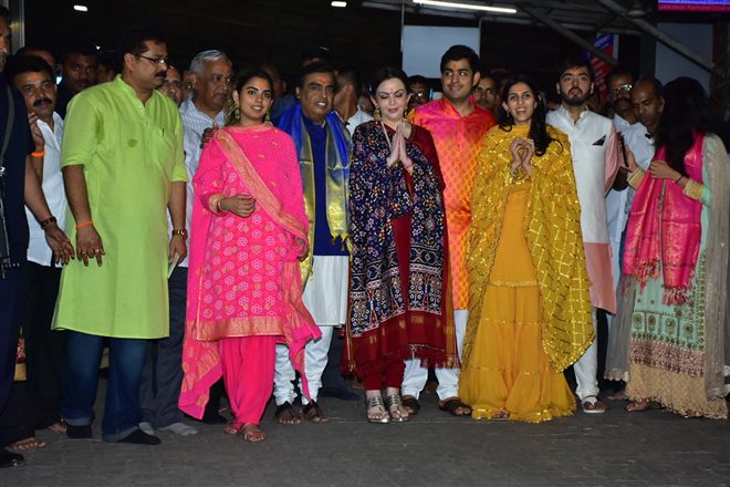 Ambani Family At Siddhivinayak Temple