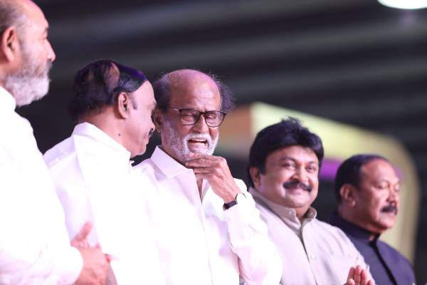 Rajinikanth Unveils MGR Statue