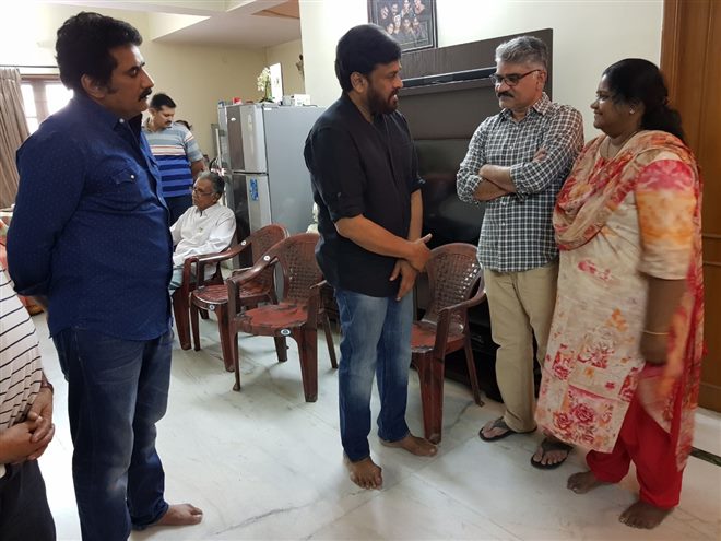Chiranjeevi Pays Condolences To Rao Ramesh Mother