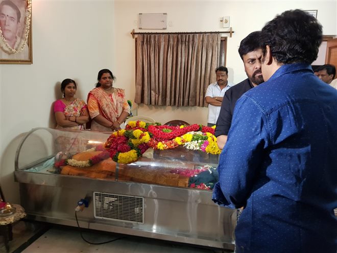 Chiranjeevi Pays Condolences To Rao Ramesh Mother
