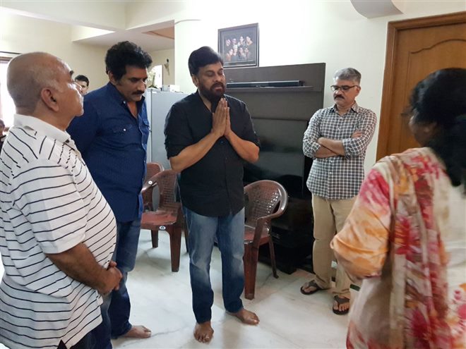 Chiranjeevi Pays Condolences To Rao Ramesh Mother