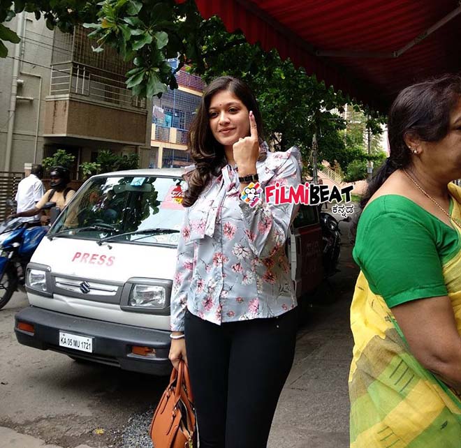 Celebrities Who Voted For Jayanagar Election 2018
