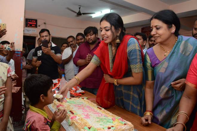 Jeeta Rajashekar Daughter Shivani Rajashekar Birthday Celebration At ...