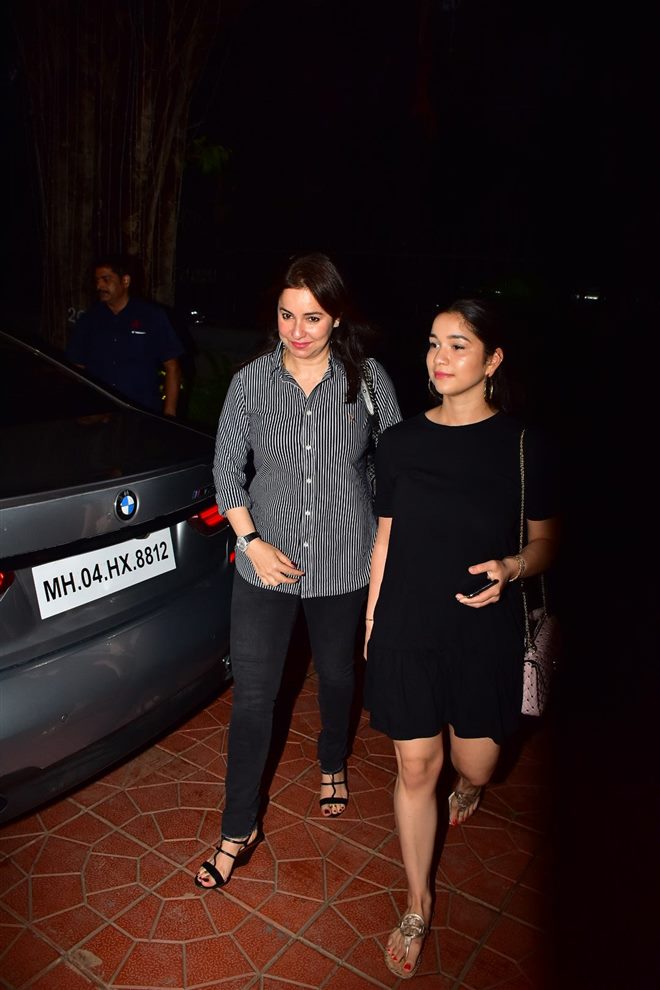 Sachin Tendulkar With His Family Watch Gold Movie