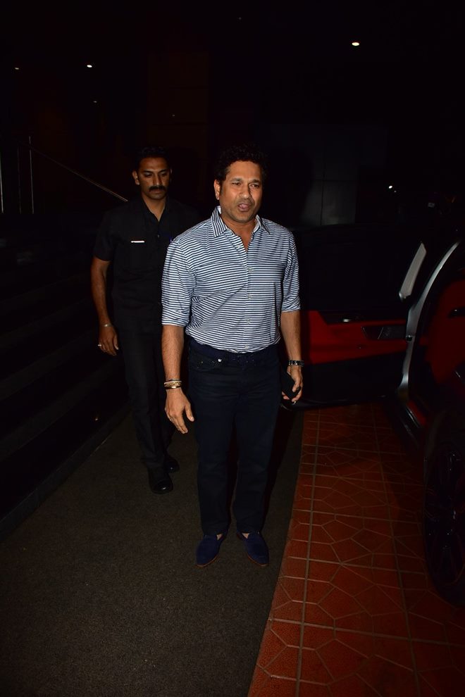 Sachin Tendulkar With His Family Watch Gold Movie