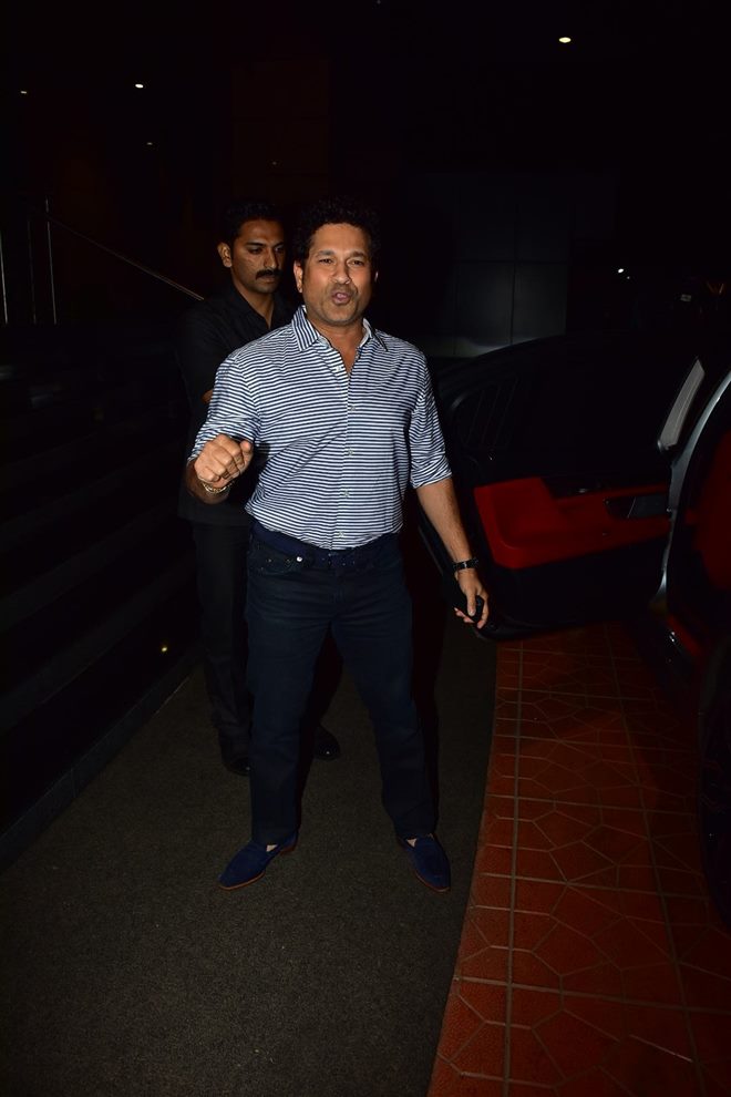 Sachin Tendulkar With His Family Watch Gold Movie