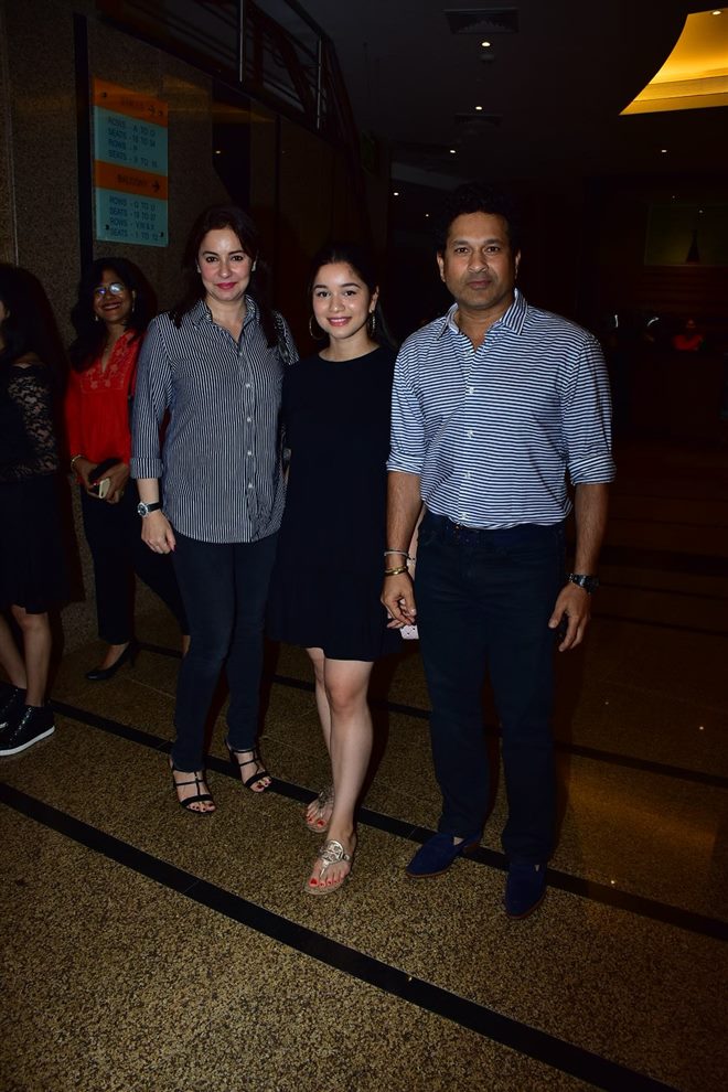 Sachin Tendulkar With His Family Watch Gold Movie