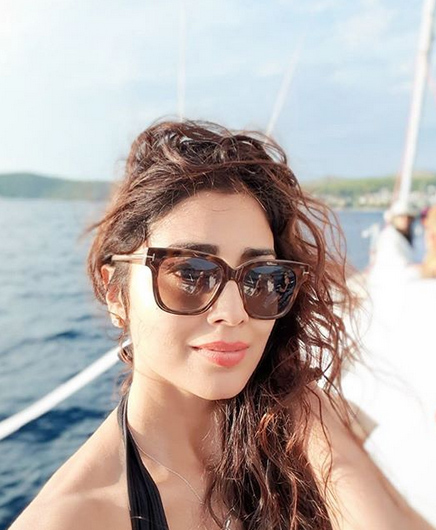 Shriya Saran Latest 2018 Photoshoot