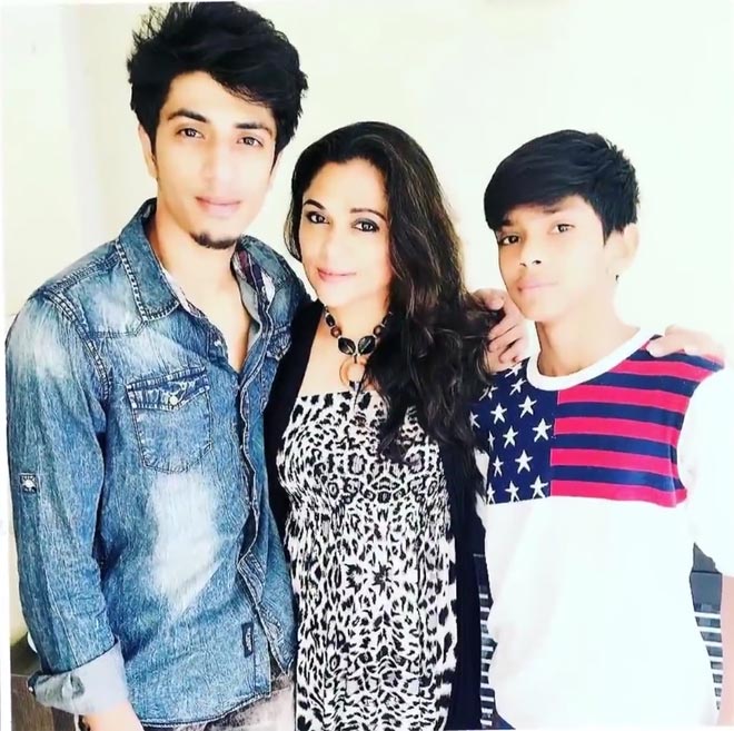 Bigg Boss 2 Tamil Contestant Shariq Hassan Family Photos