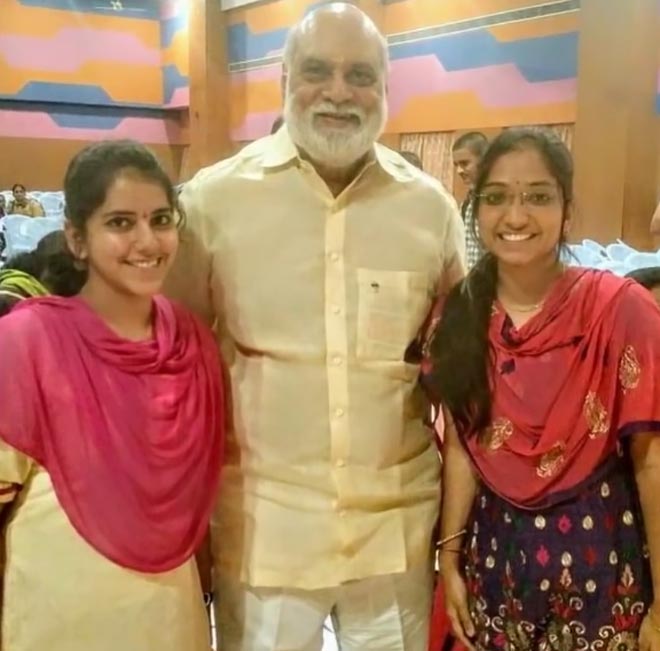 Vijay Tv Super Singer 6 Contestant Sireesha Family Photos