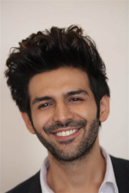 Kartik Aaryan And Kriti Sanon Promote Luka Chupi In New Delhi