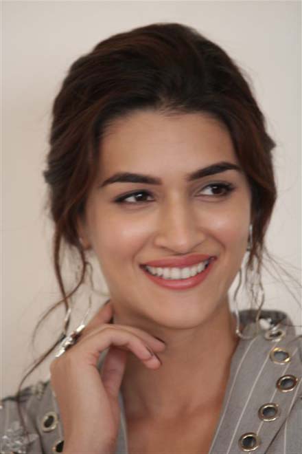 Kartik Aaryan And Kriti Sanon Promote Luka Chupi In New Delhi