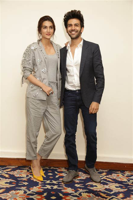 Kartik Aaryan And Kriti Sanon Promote Luka Chupi In New Delhi