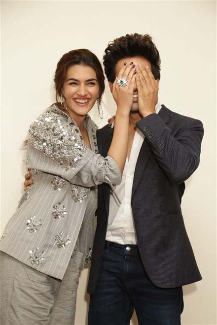 Kartik Aaryan And Kriti Sanon Promote Luka Chupi In New Delhi