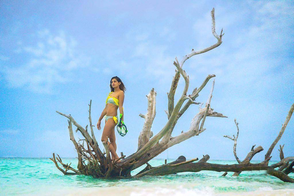 Kubra Sait Vacation Pictures From Maldives Goes Viral