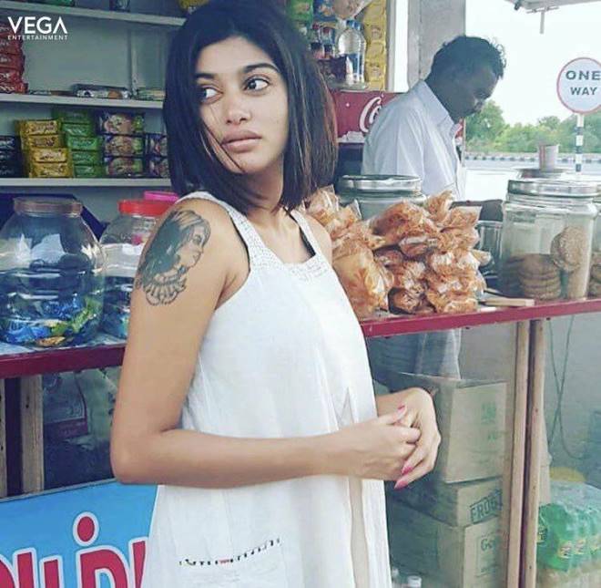 Oviya Leaked Personal Life