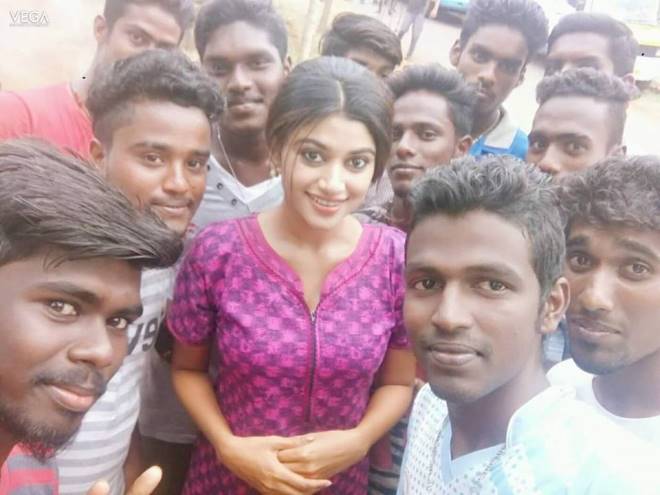 Oviya Leaked Personal Life