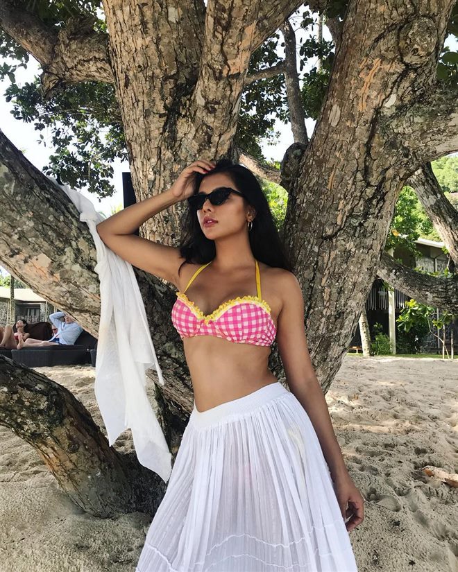 Ruhi Singh Hot Pics