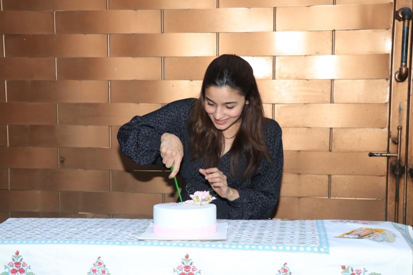 Alia Bhatt Celebrates Her Birthday With Media