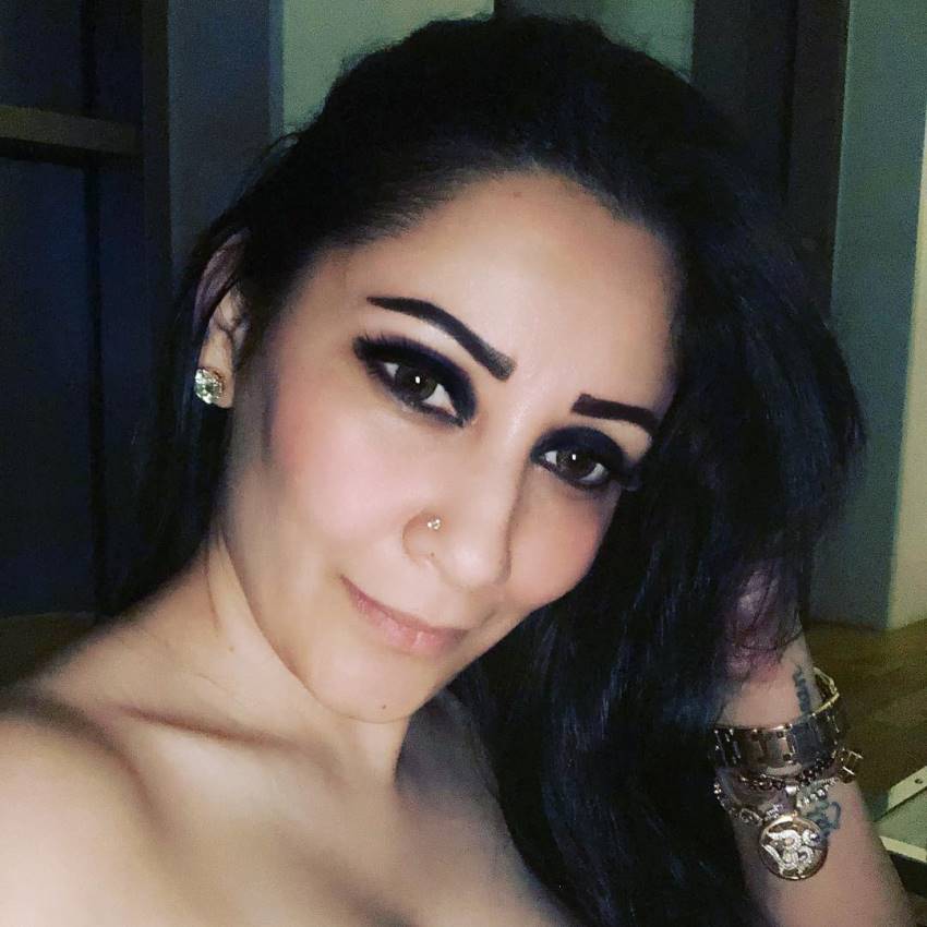 Sanjay Dutt Wife Manyata Dutt Glamorous Photos
